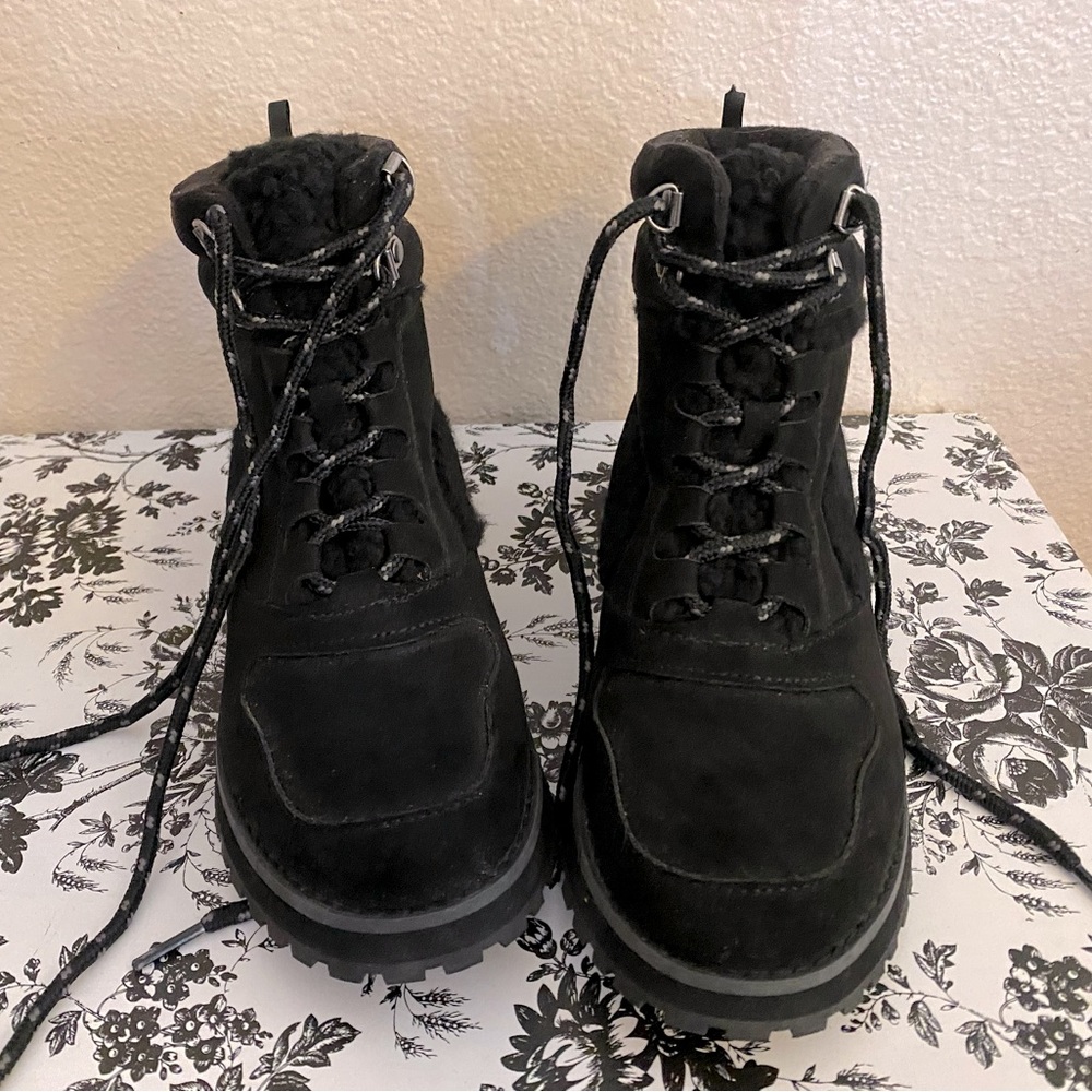 old navy black winter boots faux suede, sherpa lined - size 8